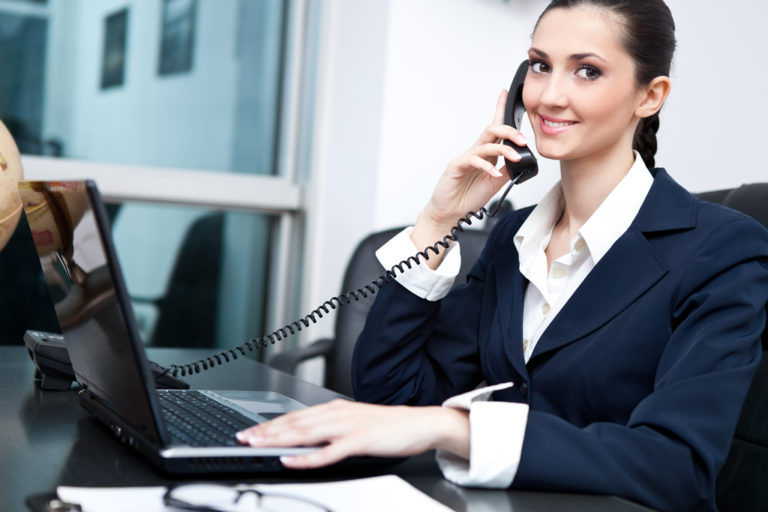 Image of a businesswoman getting a US virtual phone number.