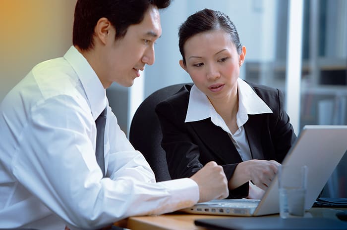 Image of businesspeople using Japan virtual phone numbers.